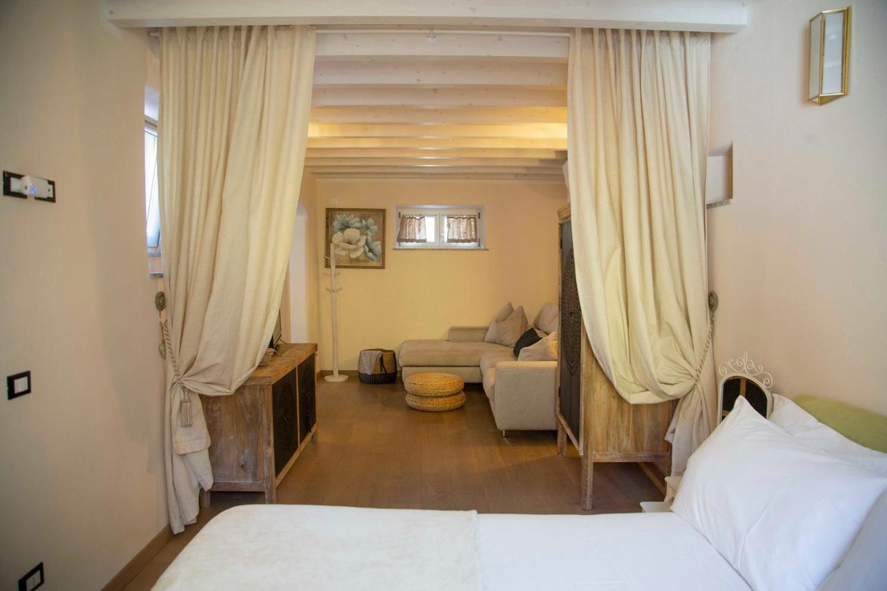 La Tra Cinque Terre E Versilia *