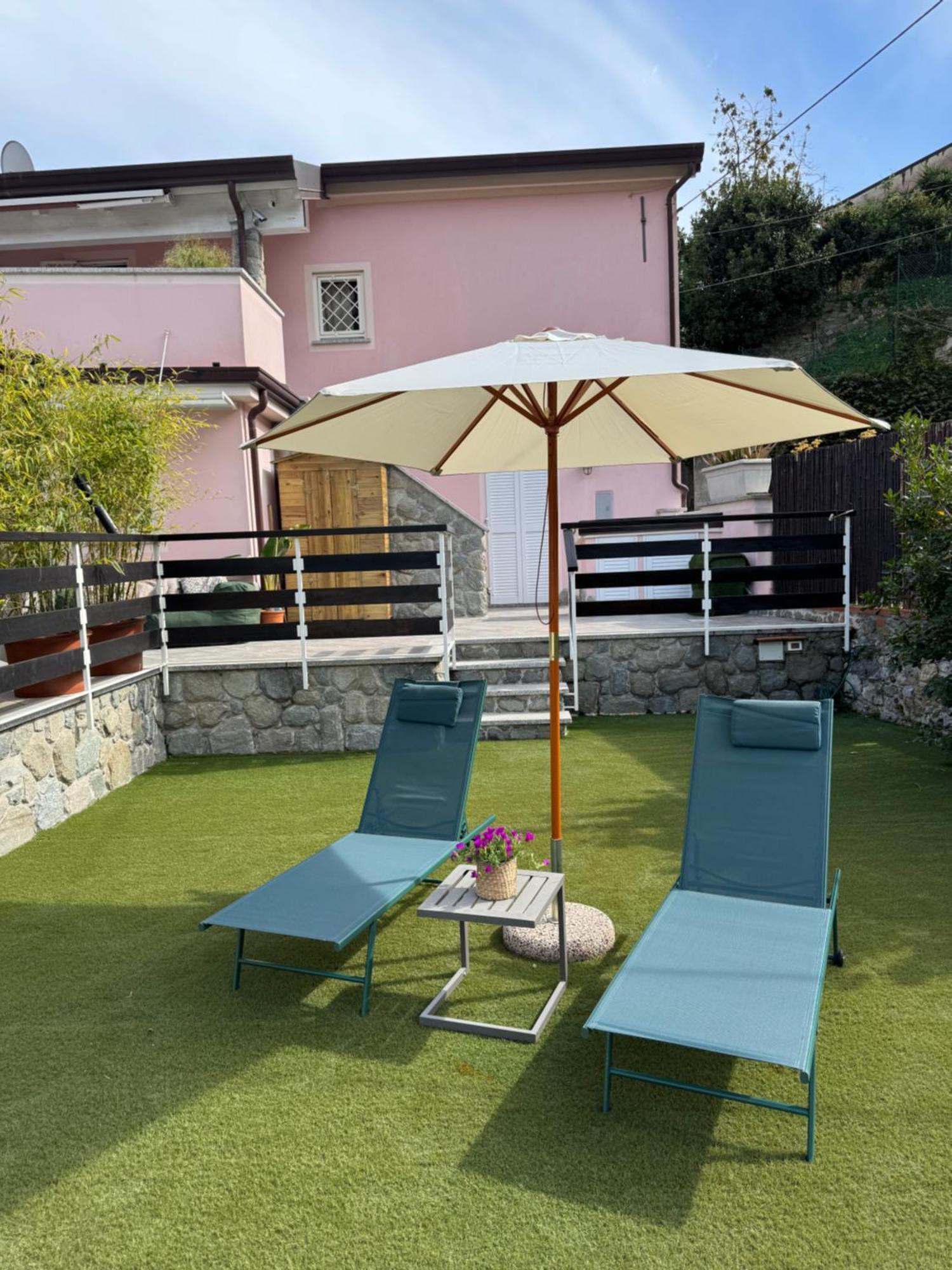 La Tra Cinque Terre E Versilia